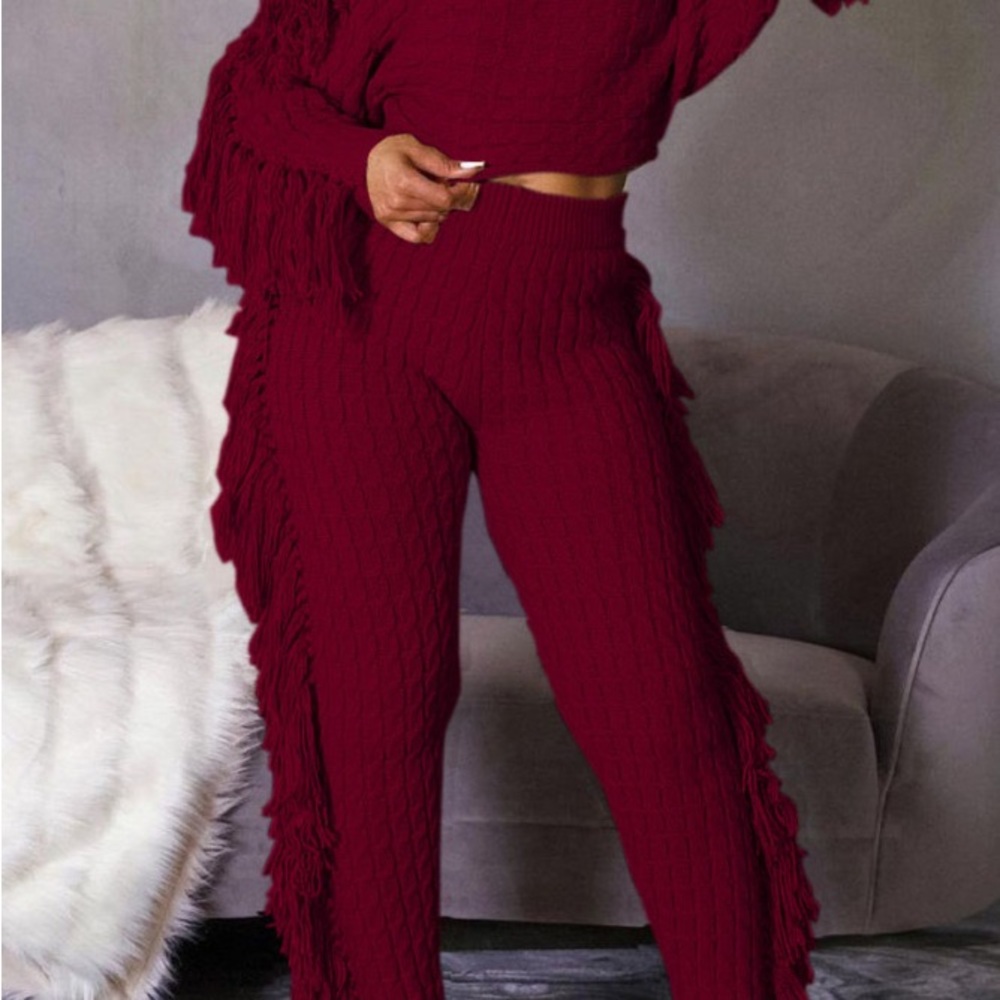 Only tried on 2 pc Crop Sweater & Pants Set w/ Tassles on The Sides